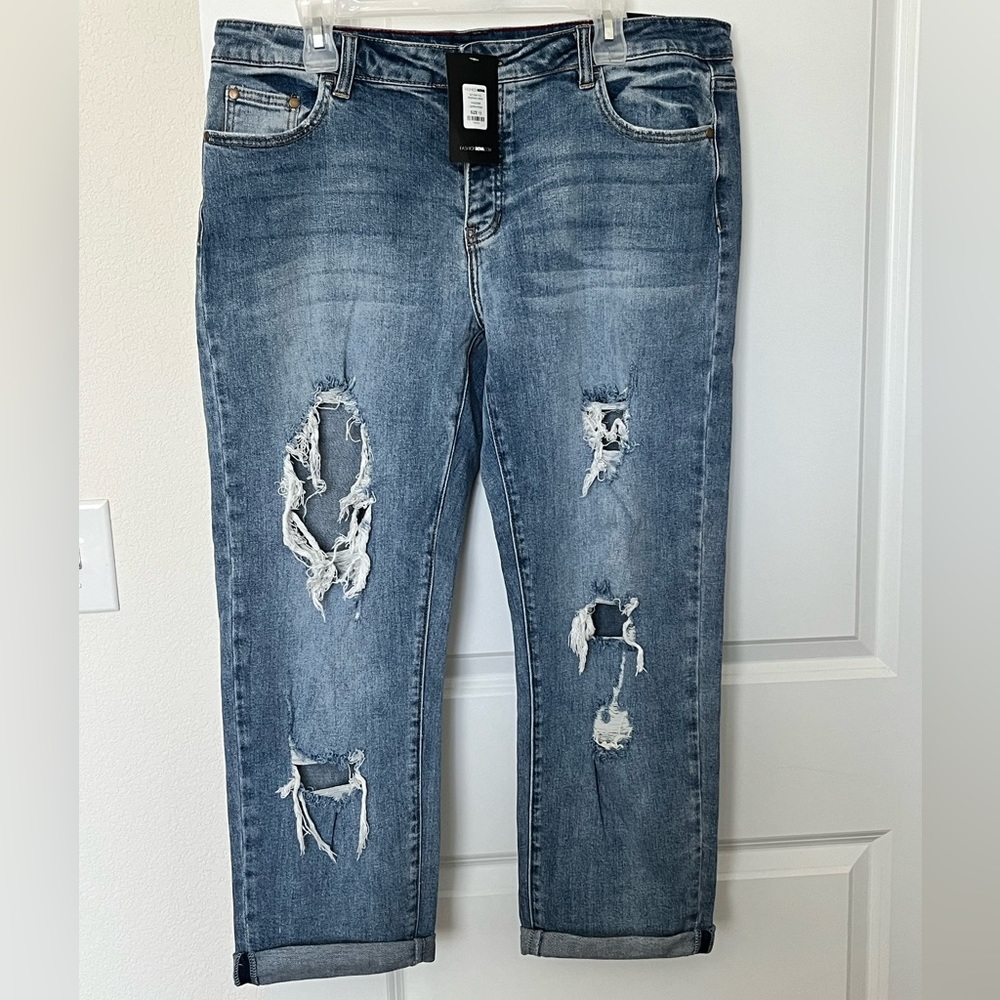 NWT FashionNova “So Over You Boyfriend” Jeans - Light Wash - size 15